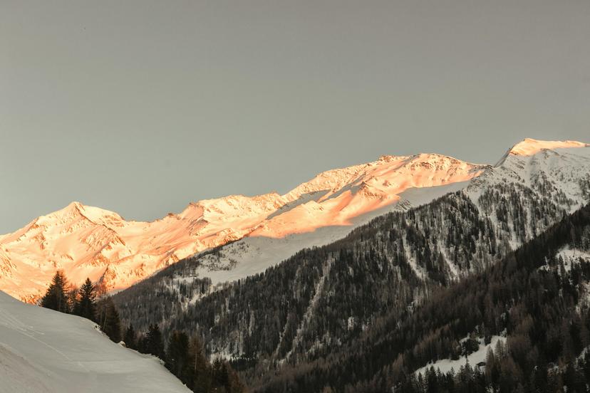 courmayeur-italy-ski-mountains-sunrise